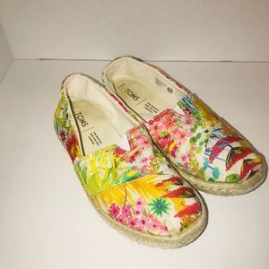 FLORAL TOMS size 6.5